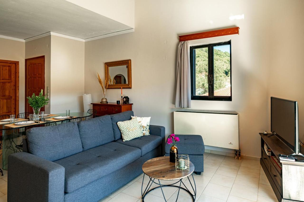 Golden Flower'S Apartment Порос Экстерьер фото