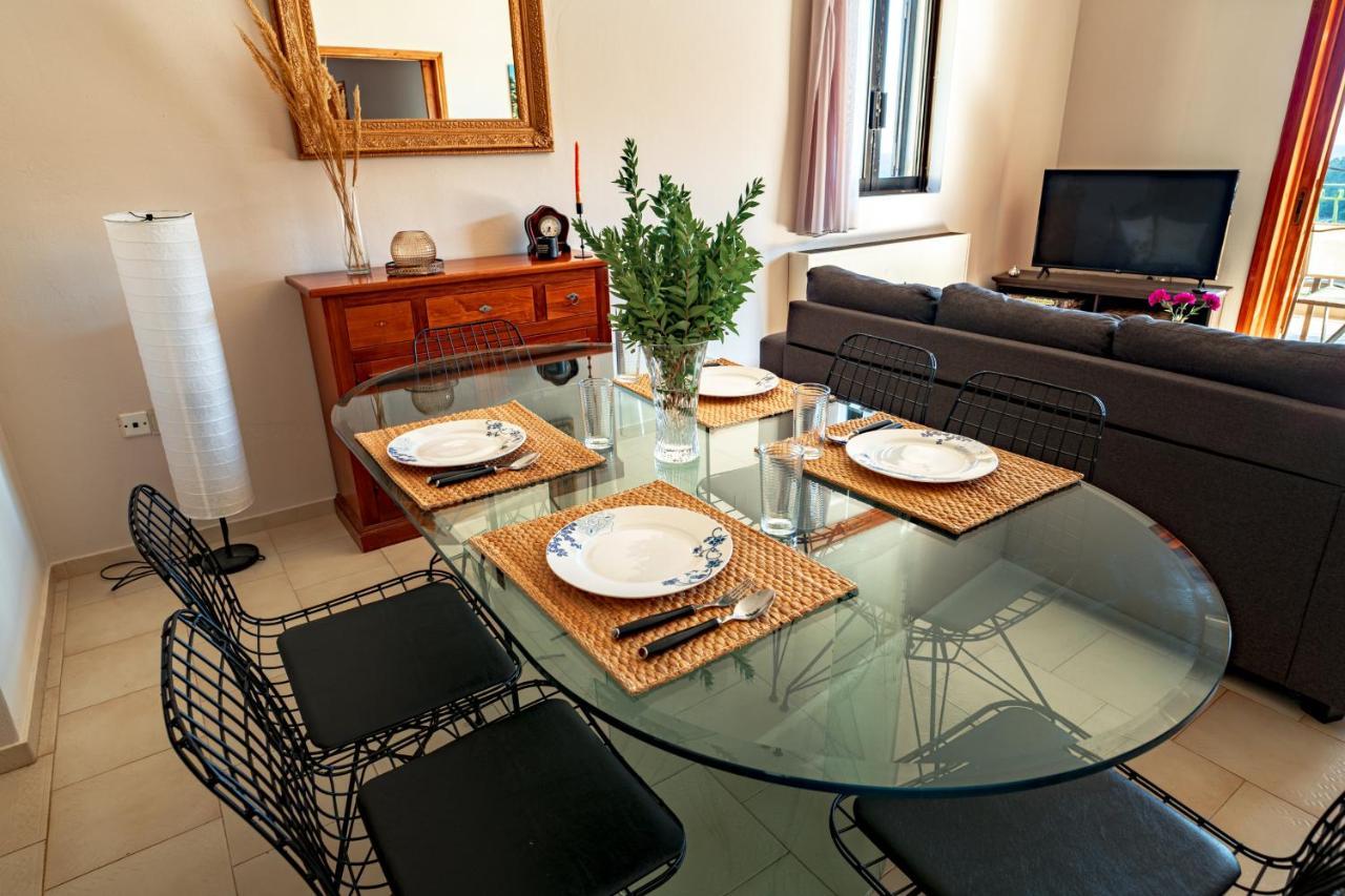 Golden Flower'S Apartment Порос Экстерьер фото