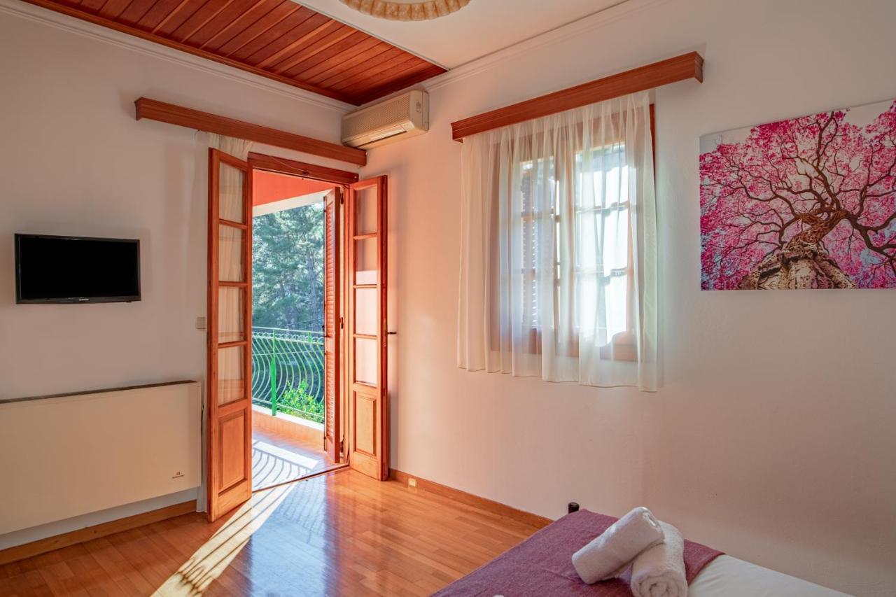 Golden Flower'S Apartment Порос Экстерьер фото