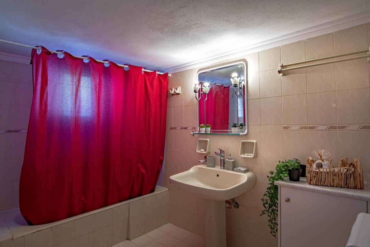 Golden Flower'S Apartment Порос Экстерьер фото