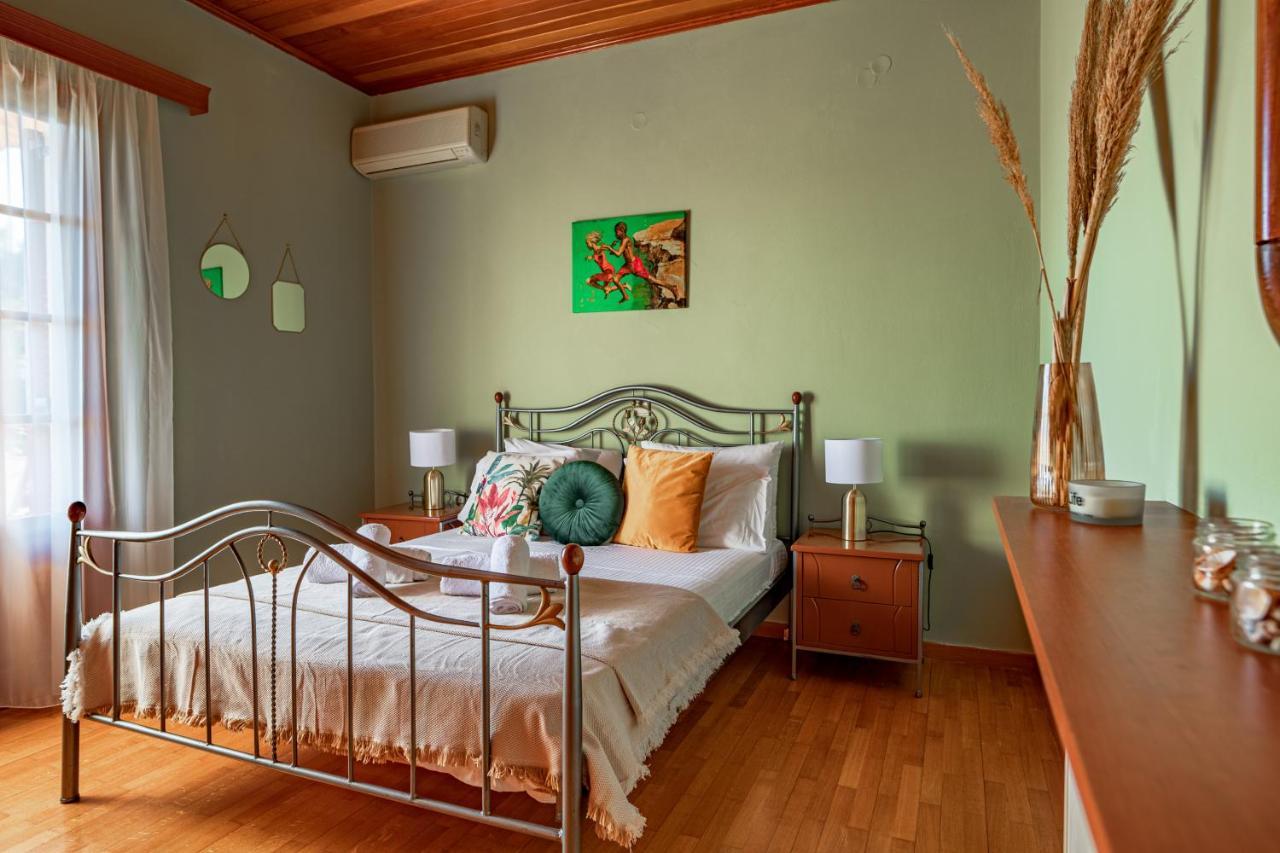 Golden Flower'S Apartment Порос Экстерьер фото